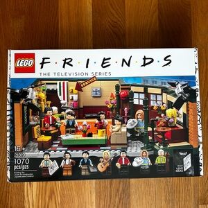 Lego Friends Central Perk 21319: 1070 pieces